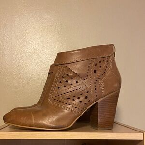 Guess brown leather booties back zippers cutout design stacked heel size 10